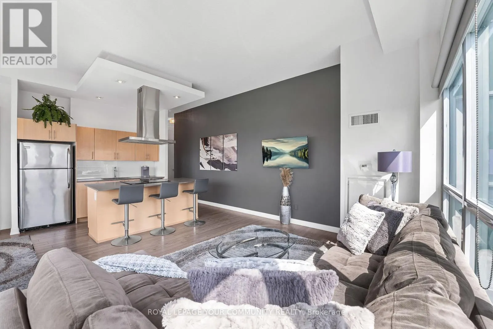 1226 - 165 LEGION ROAD N