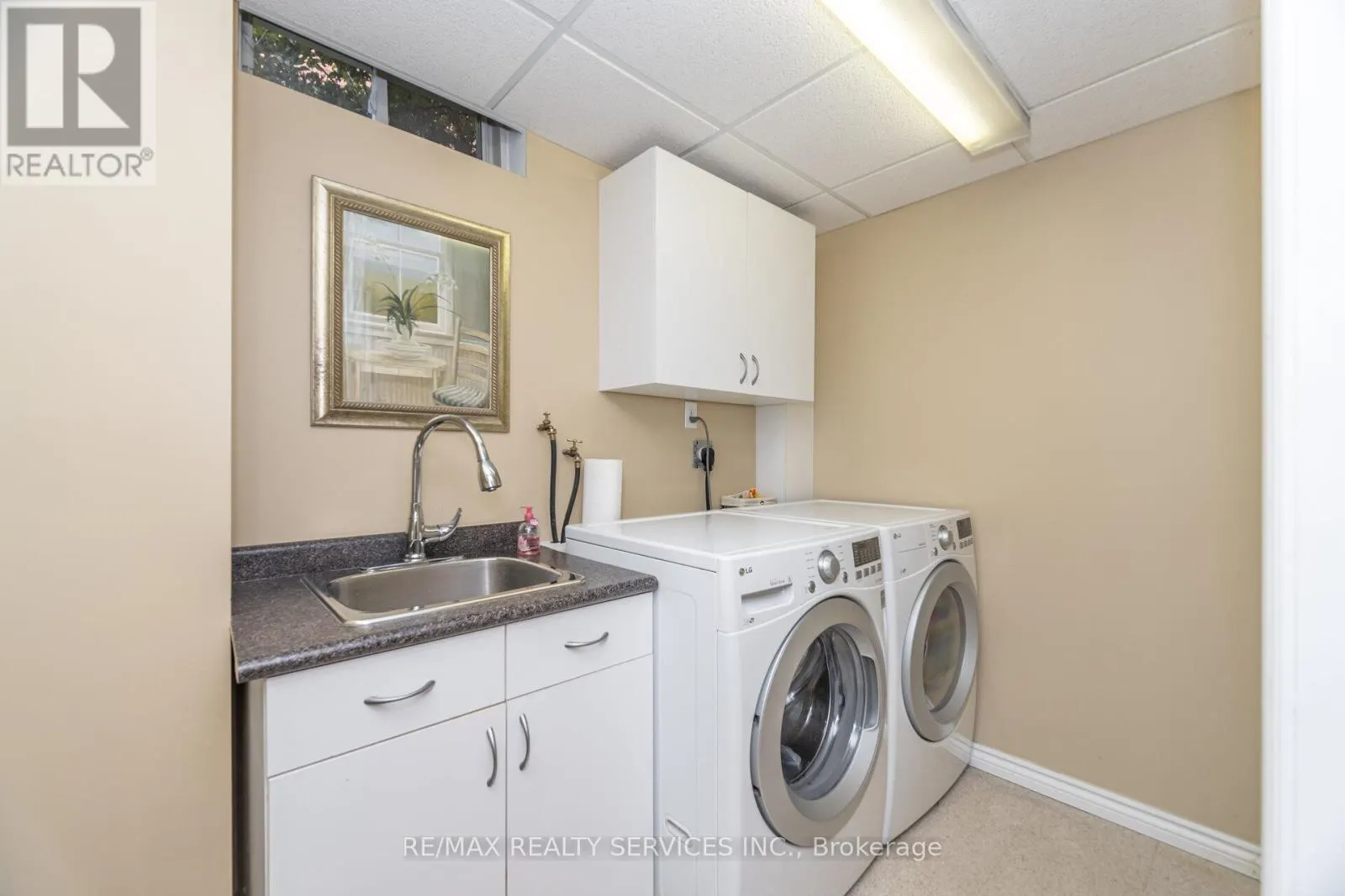 37 SUNNYBROOK CRESCENT