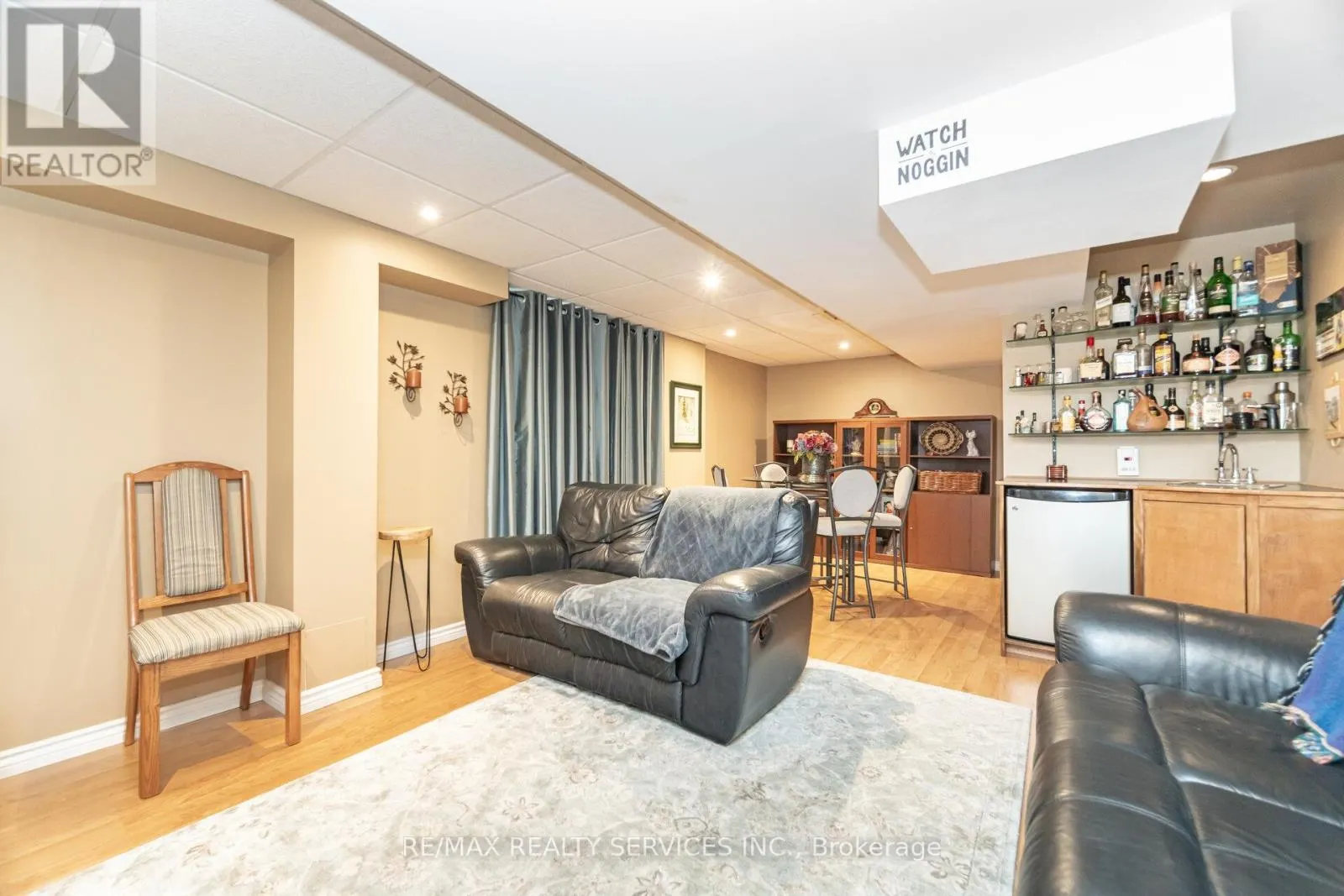 37 SUNNYBROOK CRESCENT