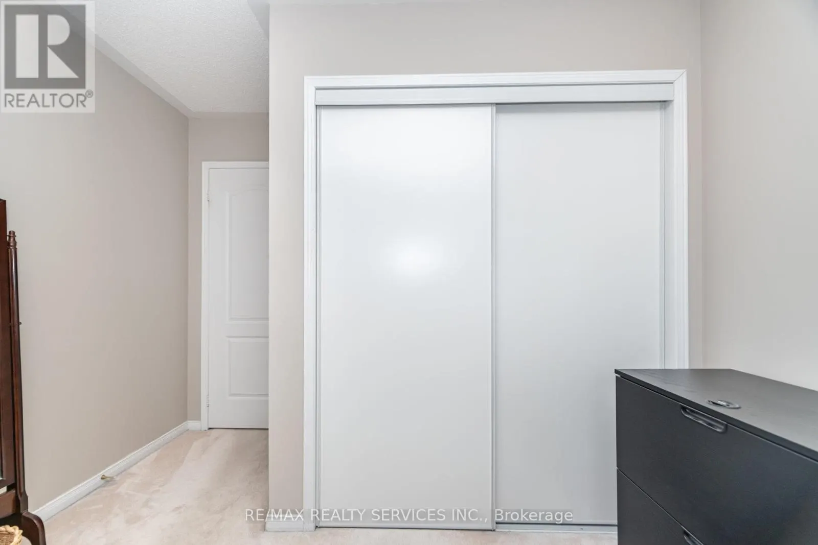37 SUNNYBROOK CRESCENT