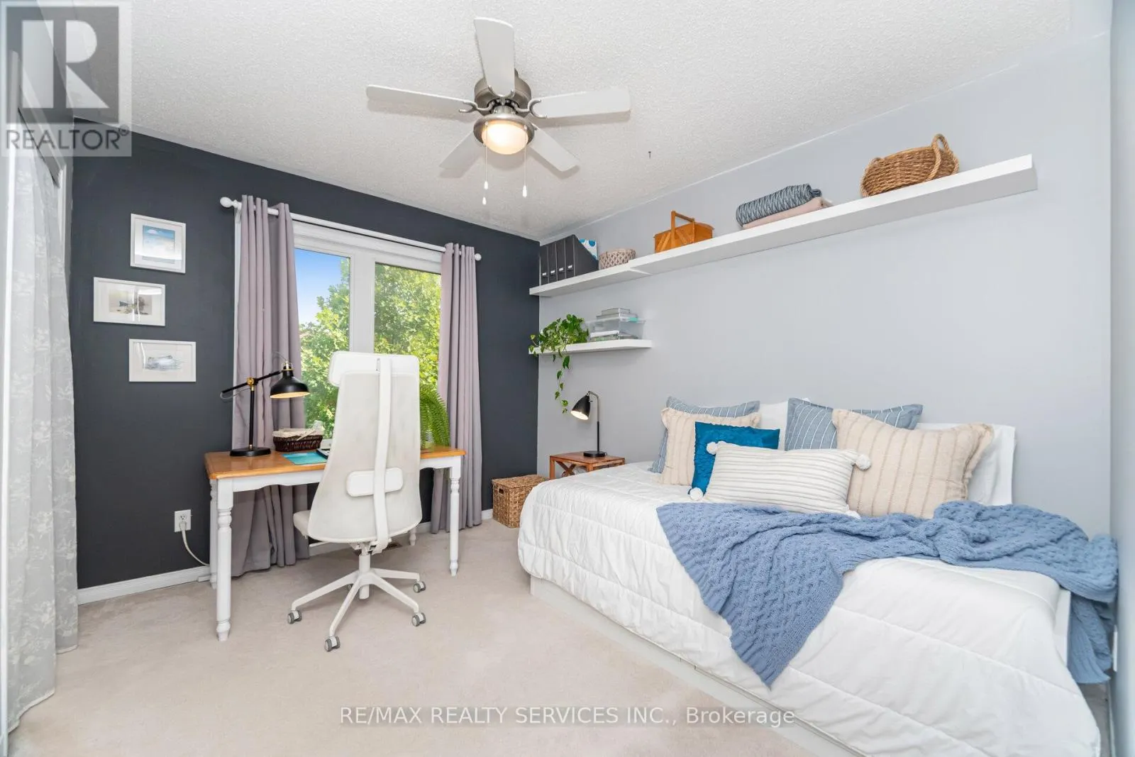 37 SUNNYBROOK CRESCENT