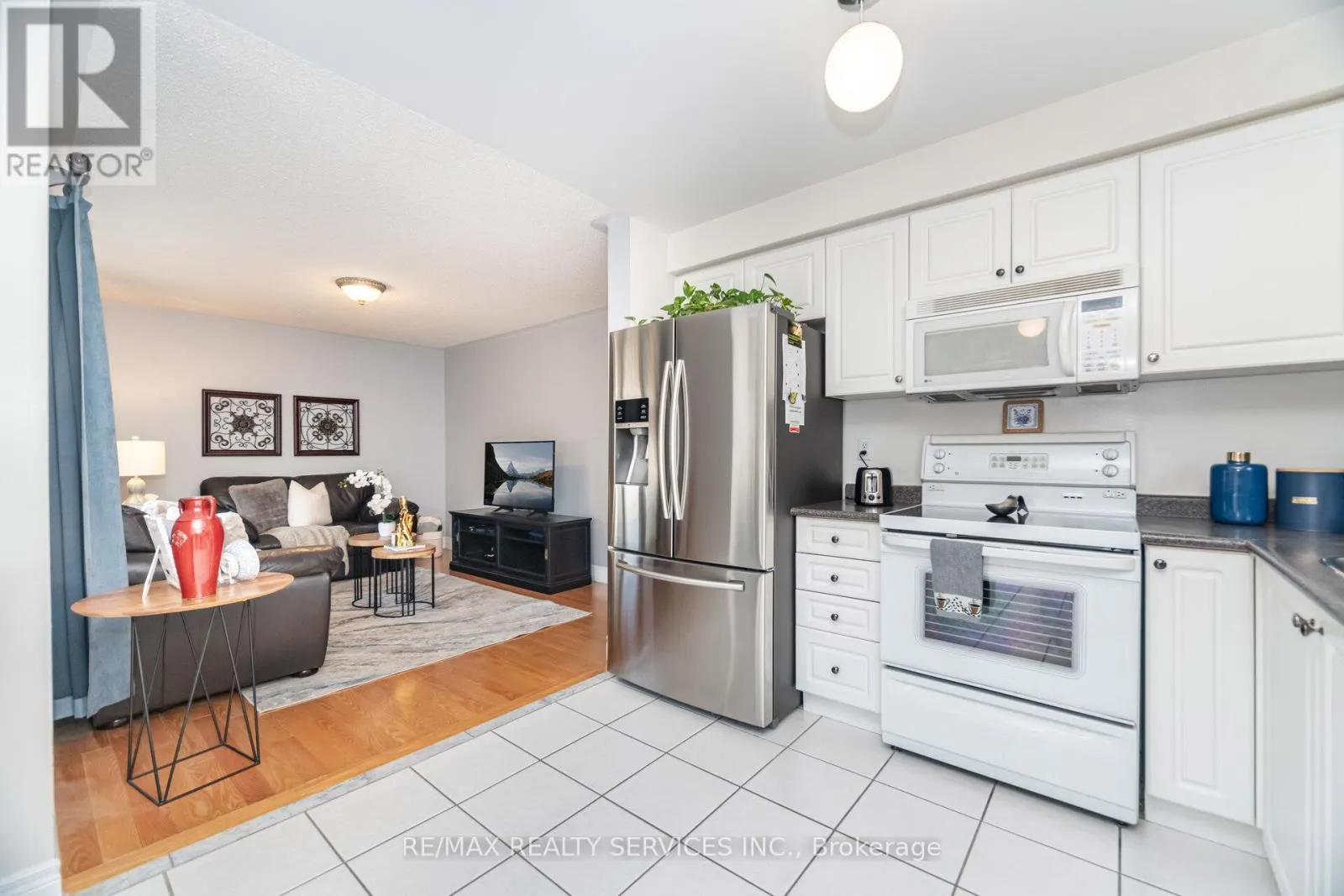 37 SUNNYBROOK CRESCENT