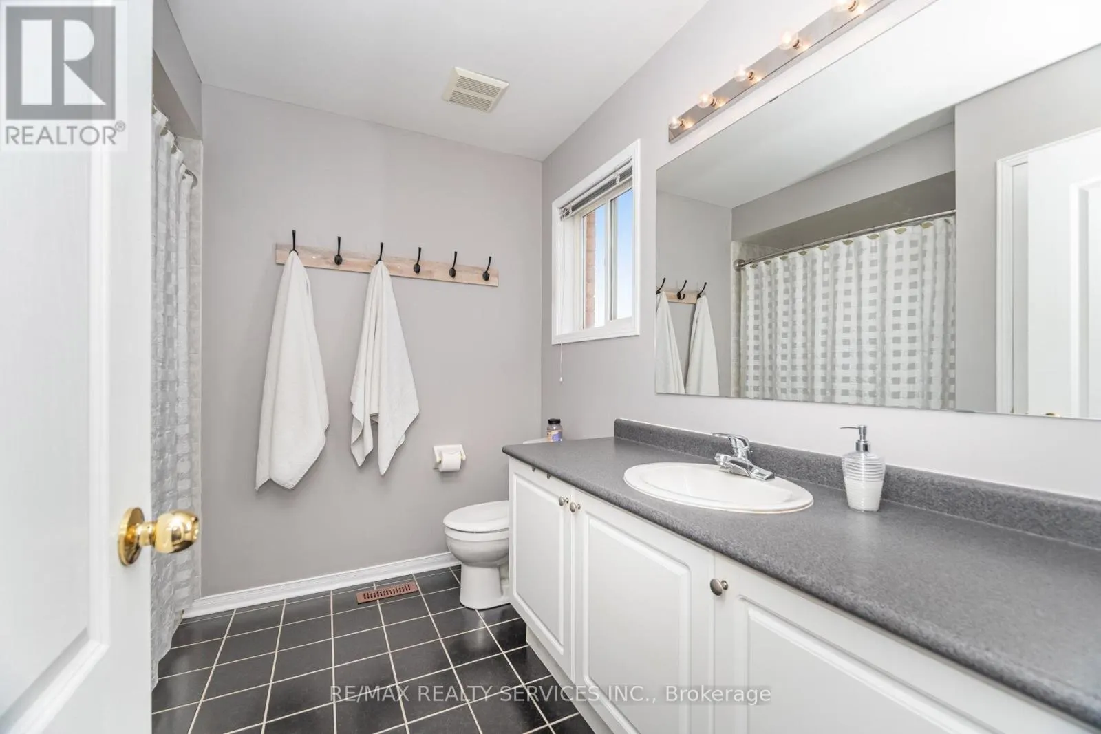 37 SUNNYBROOK CRESCENT