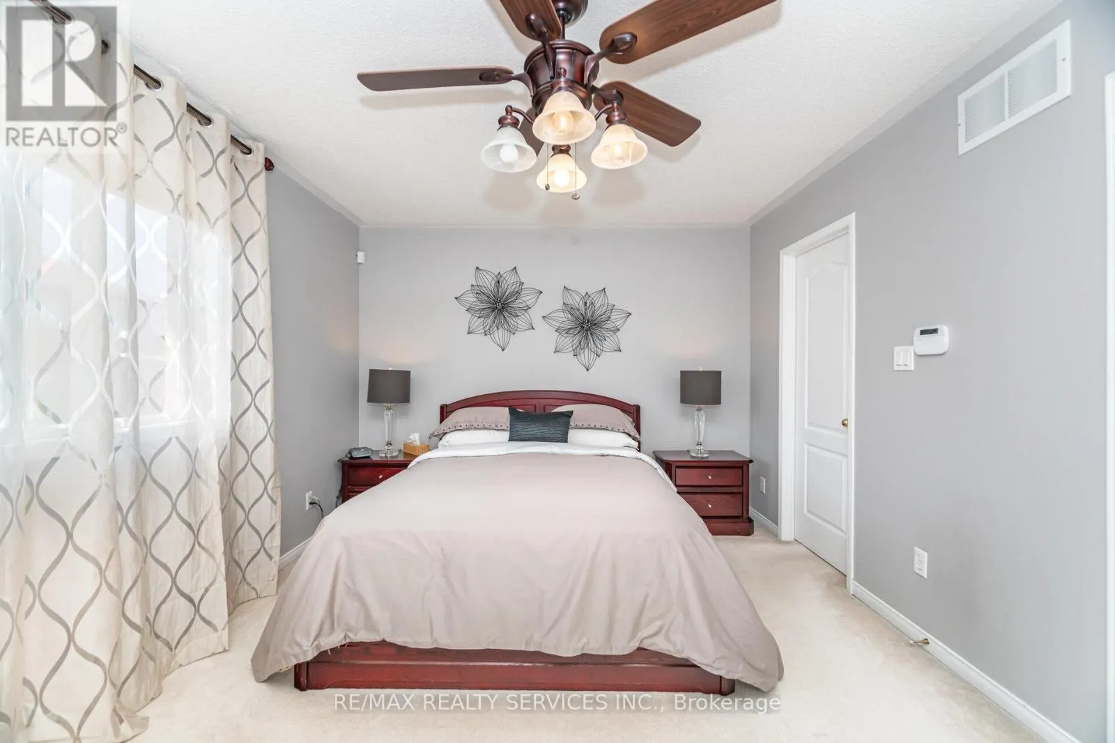 37 SUNNYBROOK CRESCENT