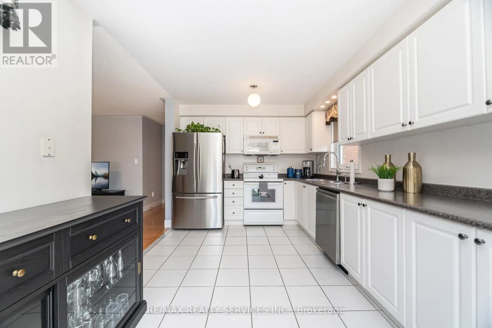 37 SUNNYBROOK CRESCENT