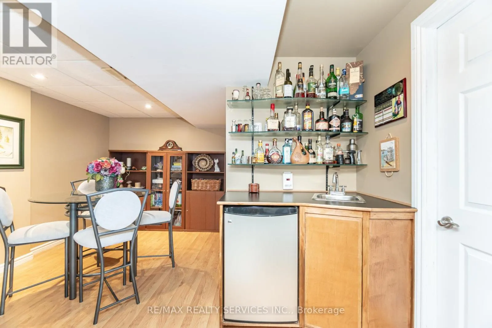 37 SUNNYBROOK CRESCENT