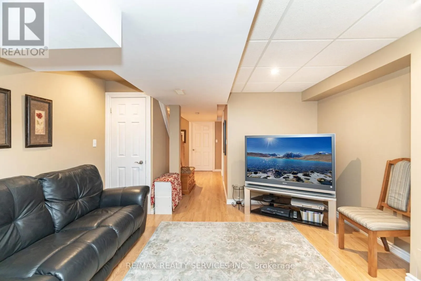 37 SUNNYBROOK CRESCENT
