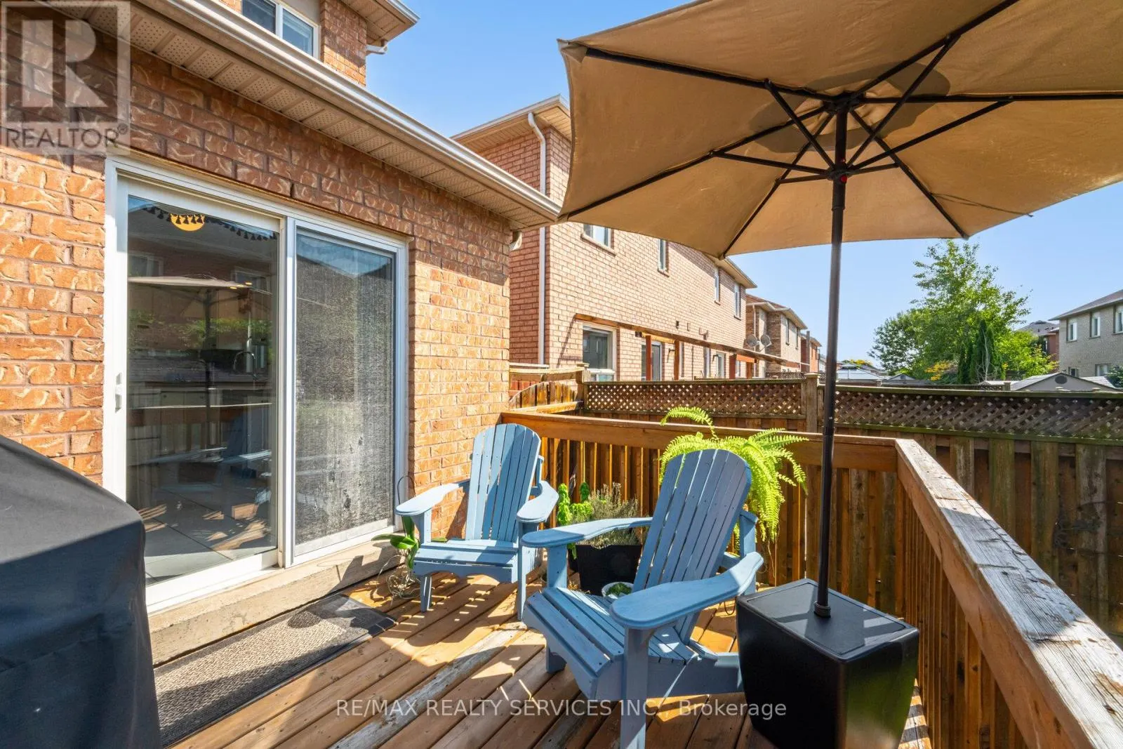 37 SUNNYBROOK CRESCENT