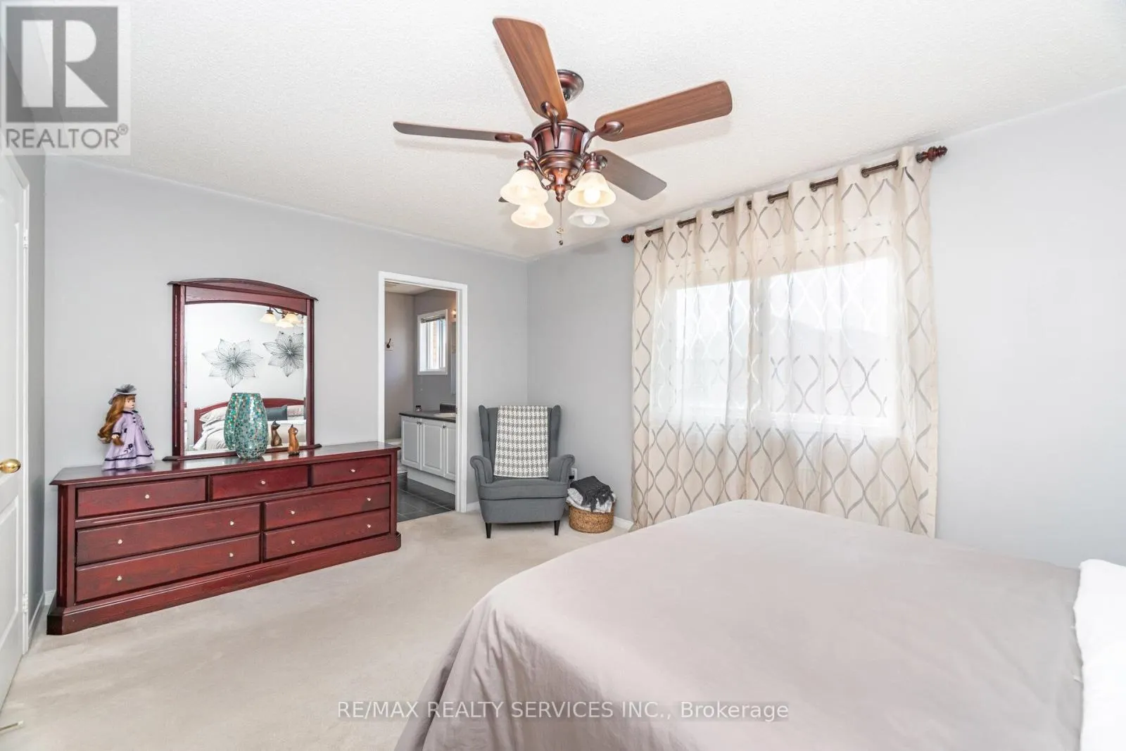 37 SUNNYBROOK CRESCENT