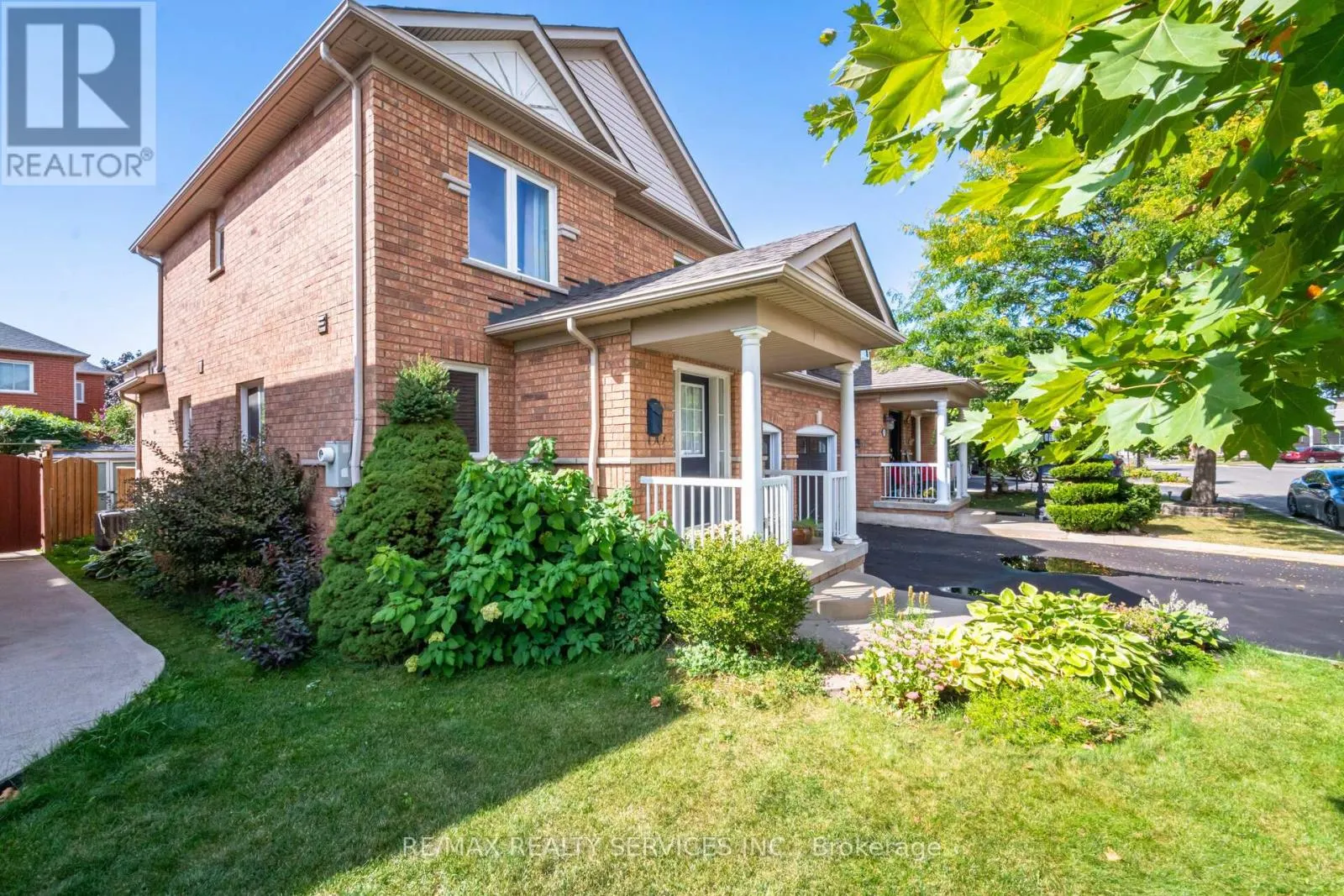 37 SUNNYBROOK CRESCENT