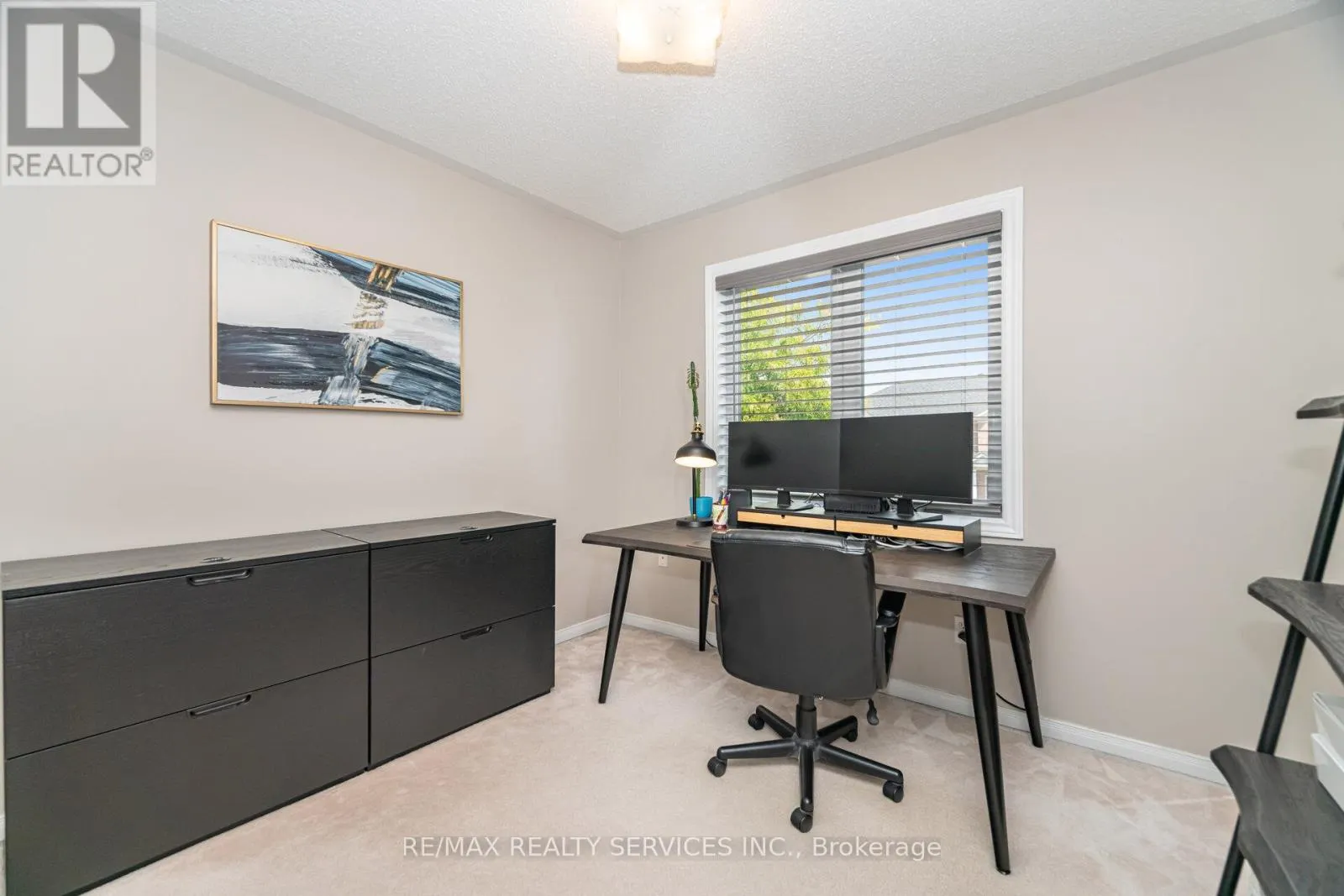 37 SUNNYBROOK CRESCENT