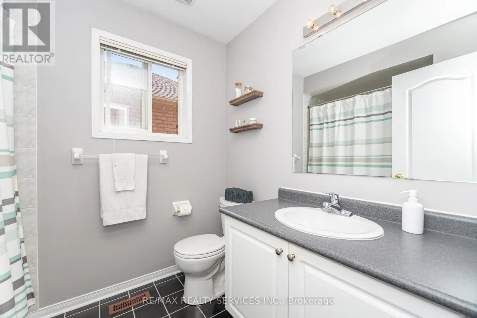 37 SUNNYBROOK CRESCENT