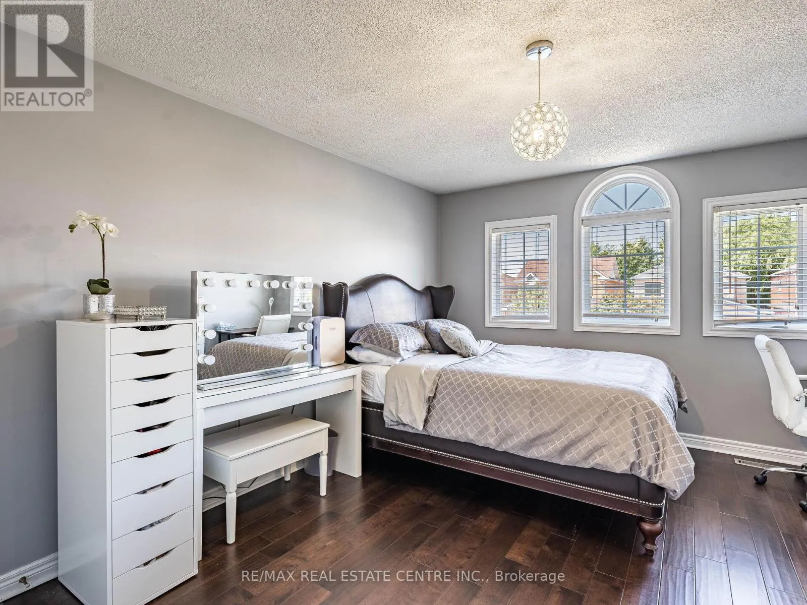 137 MOWAT CRESCENT