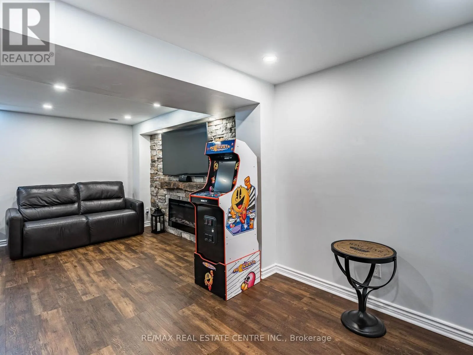 137 MOWAT CRESCENT