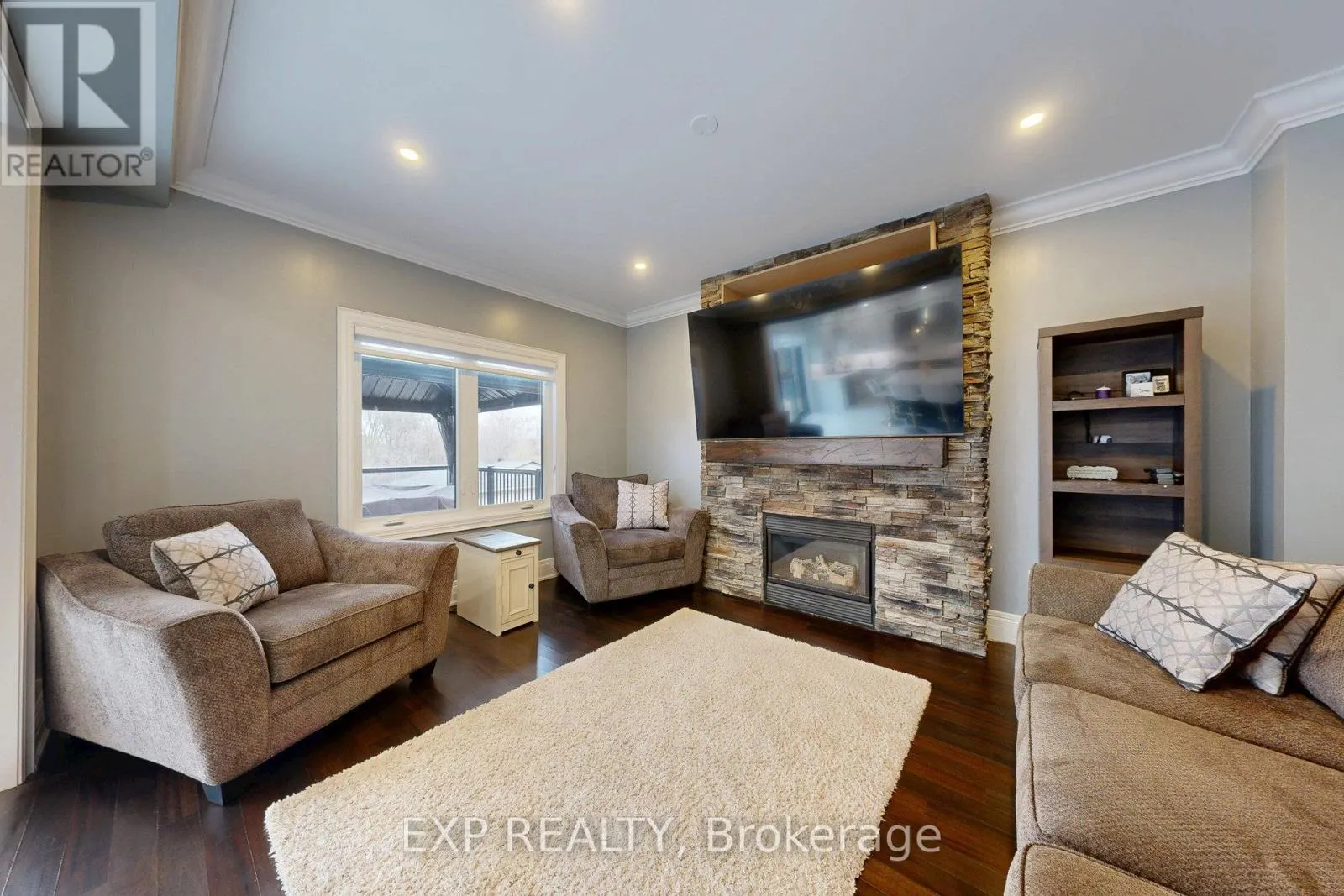 100 DELLS CRESCENT