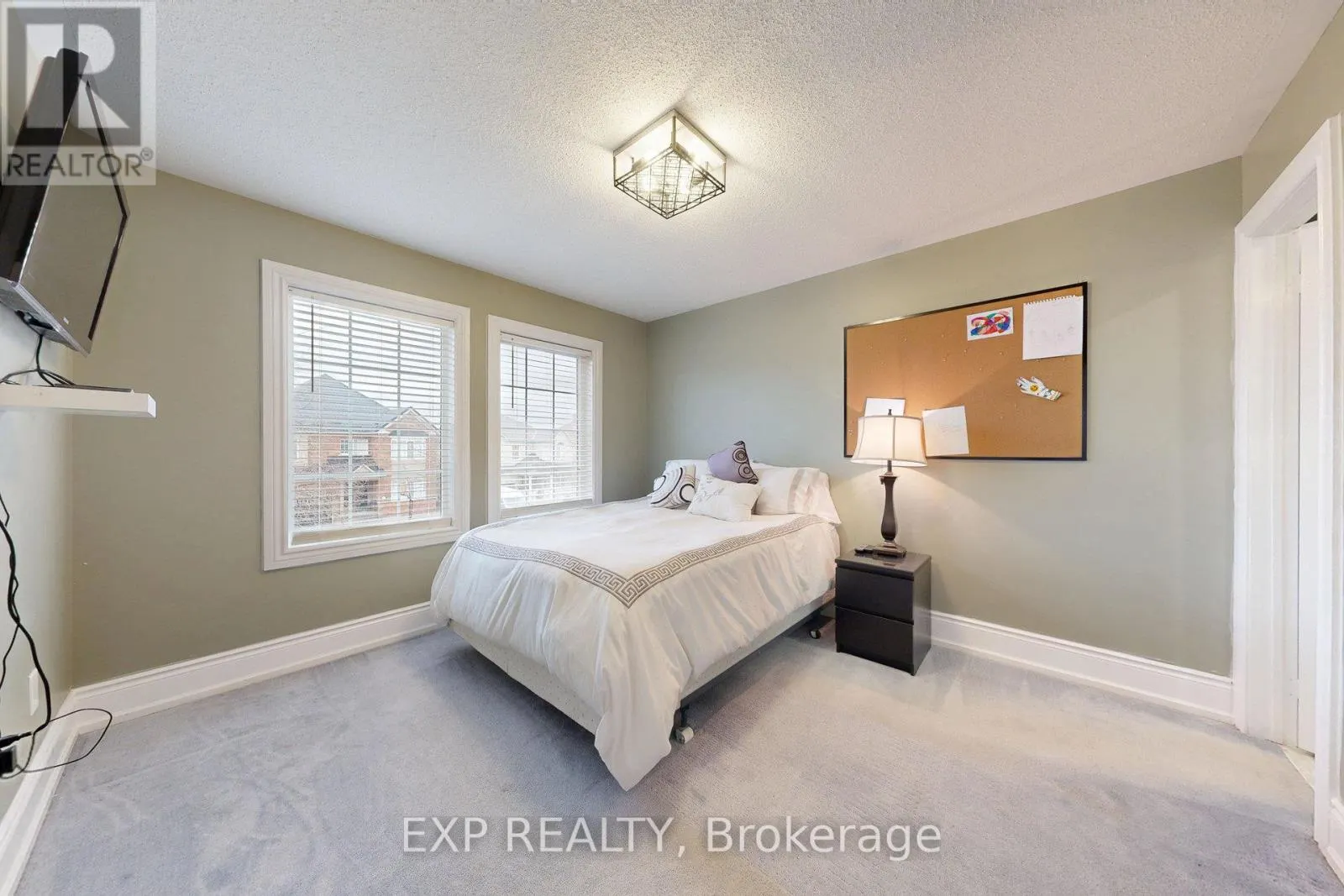 100 DELLS CRESCENT