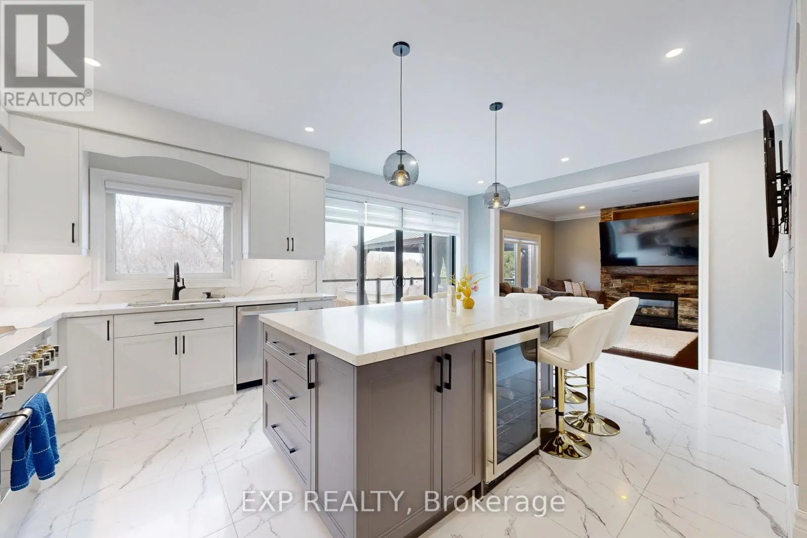 100 DELLS CRESCENT