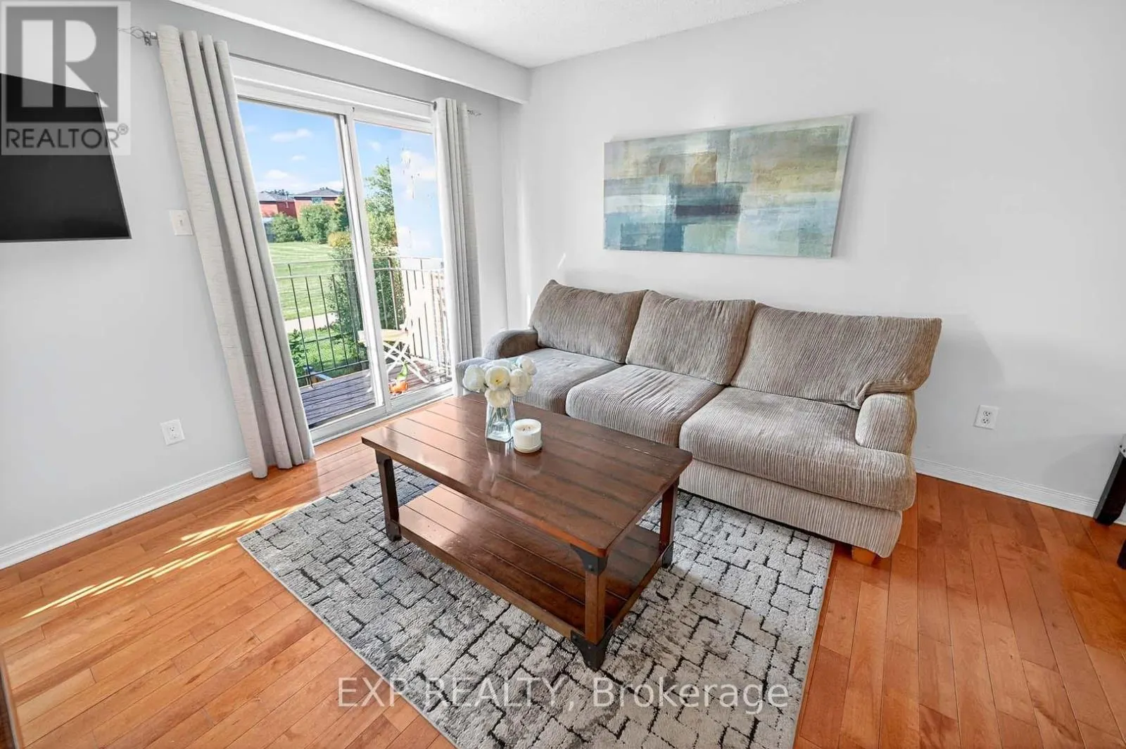 32 COLLINS CRESCENT