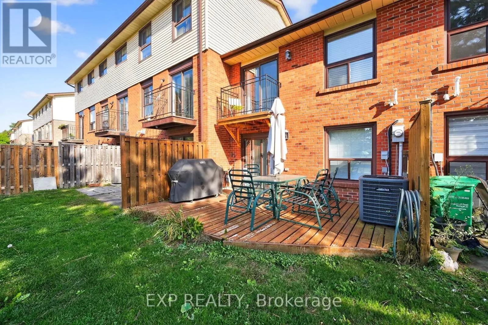 32 COLLINS CRESCENT