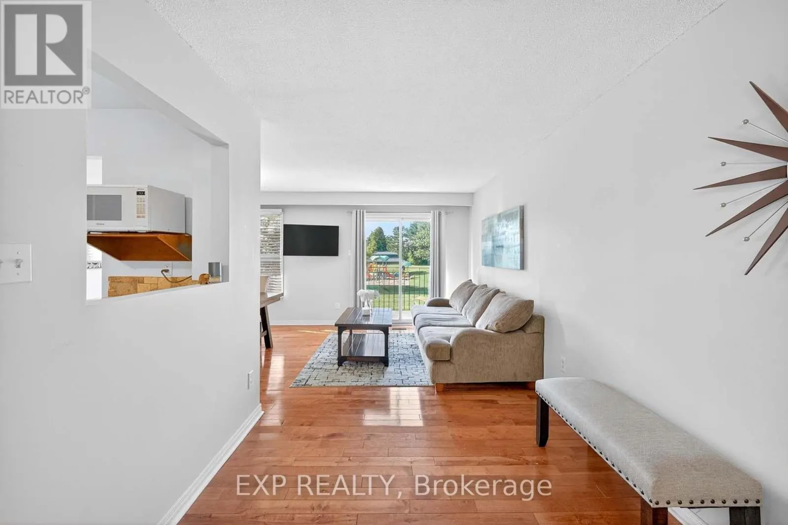 32 COLLINS CRESCENT