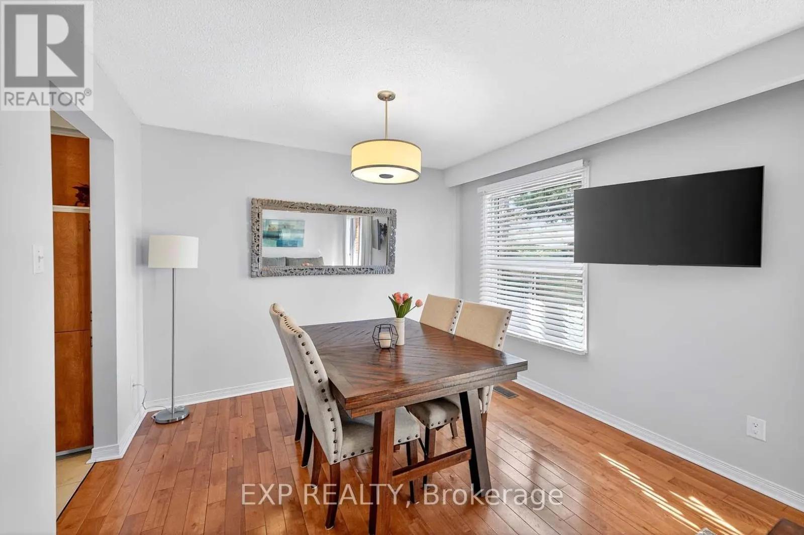 32 COLLINS CRESCENT