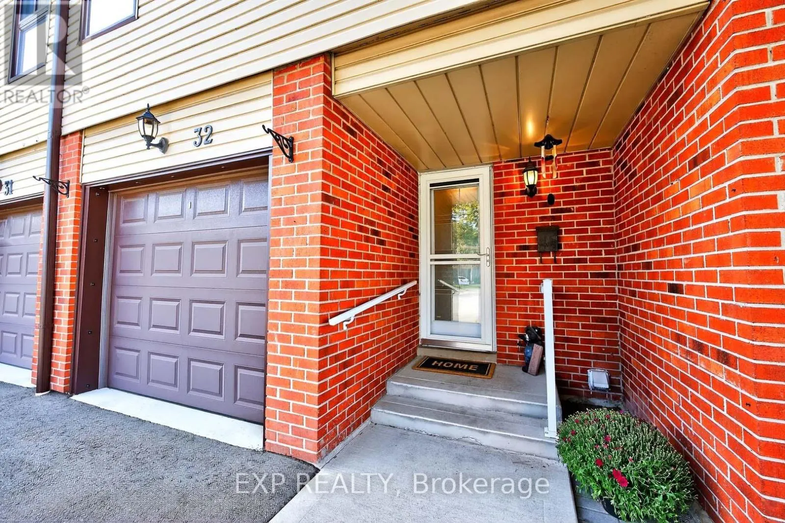 32 COLLINS CRESCENT