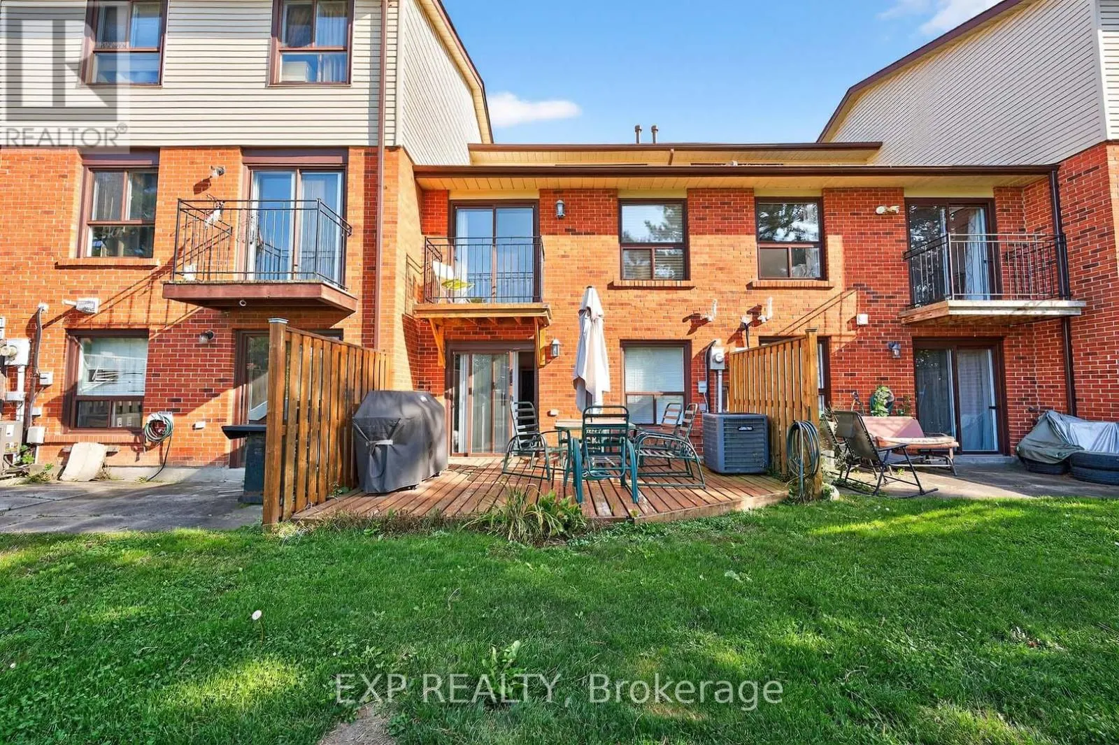 32 COLLINS CRESCENT