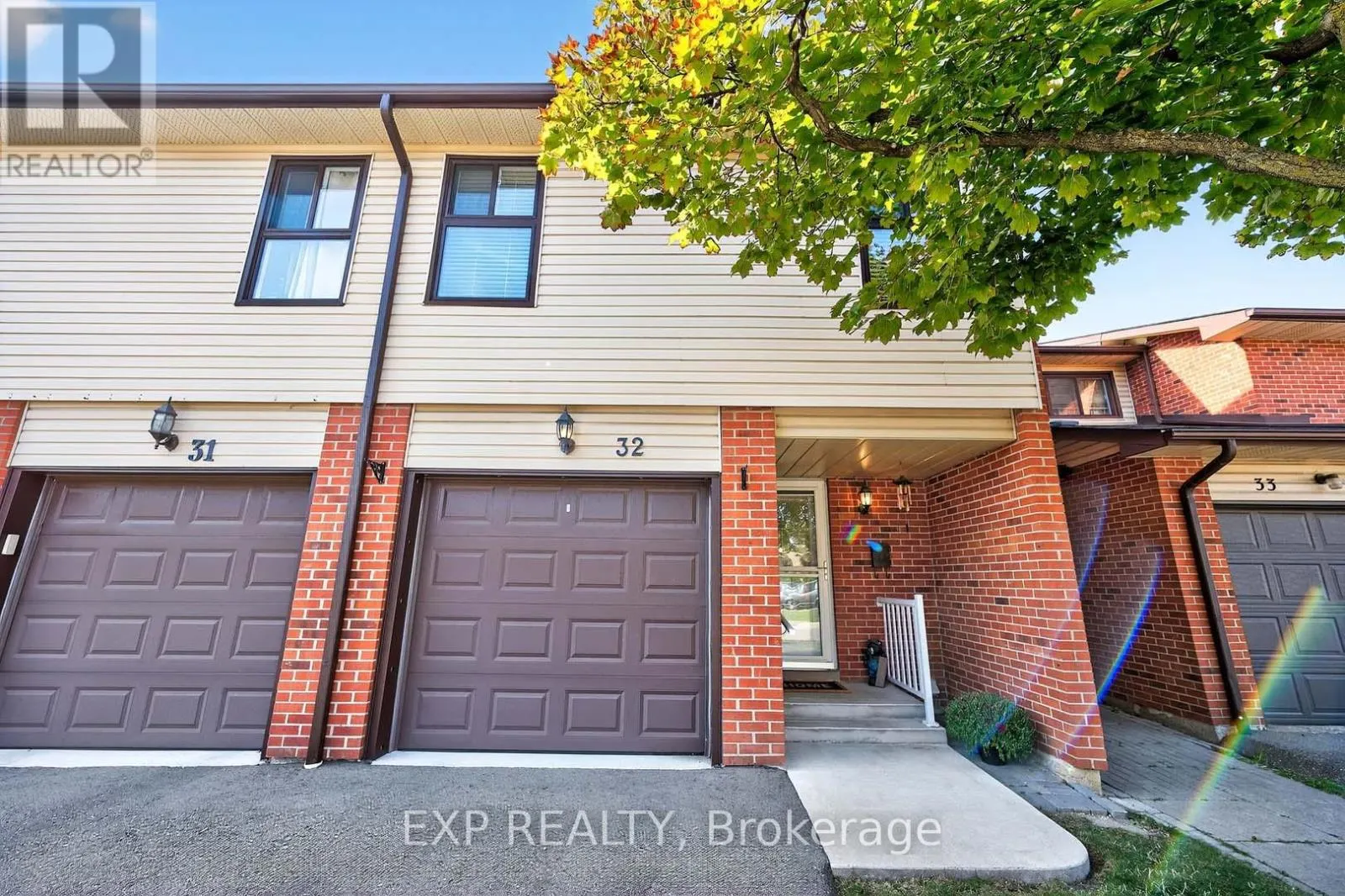 32 COLLINS CRESCENT