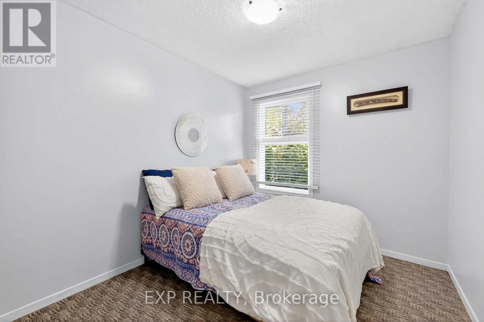 32 COLLINS CRESCENT