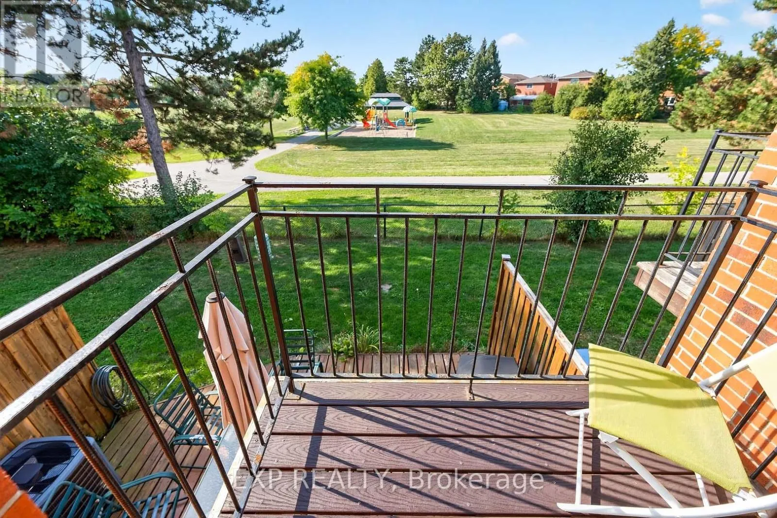 32 COLLINS CRESCENT