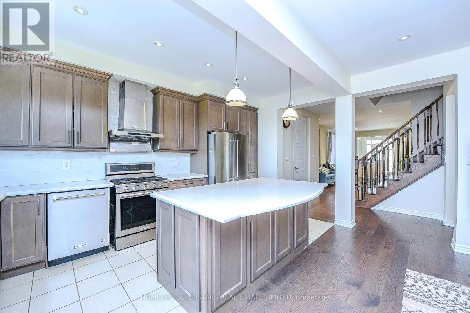 1395 CHRETIEN STREET