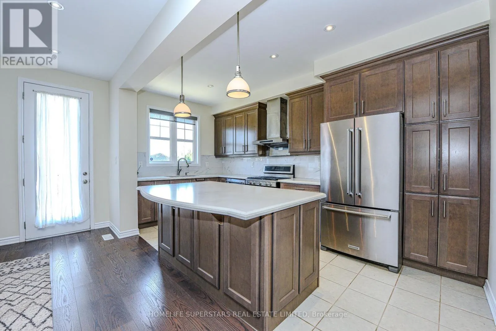 1395 CHRETIEN STREET