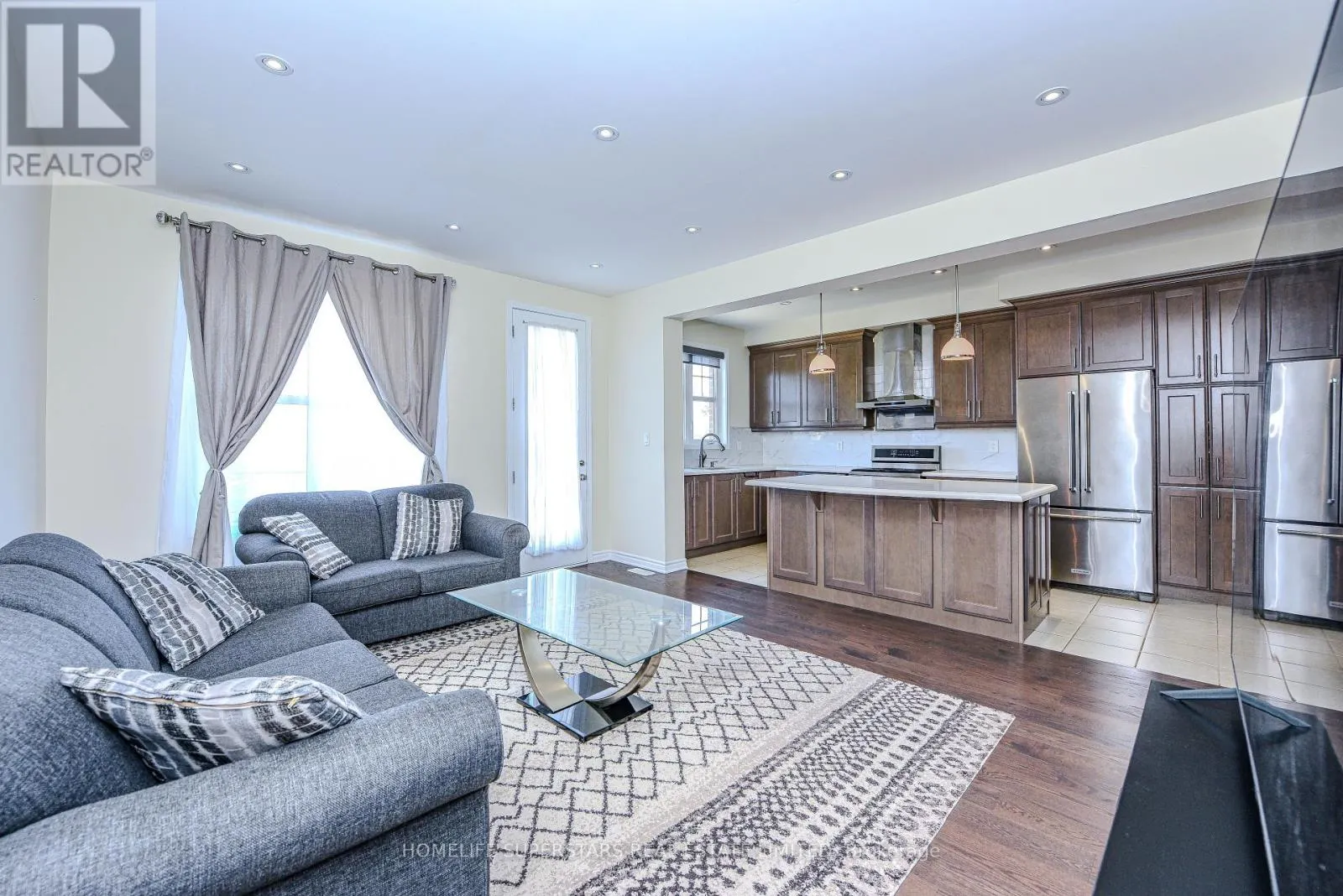 1395 CHRETIEN STREET
