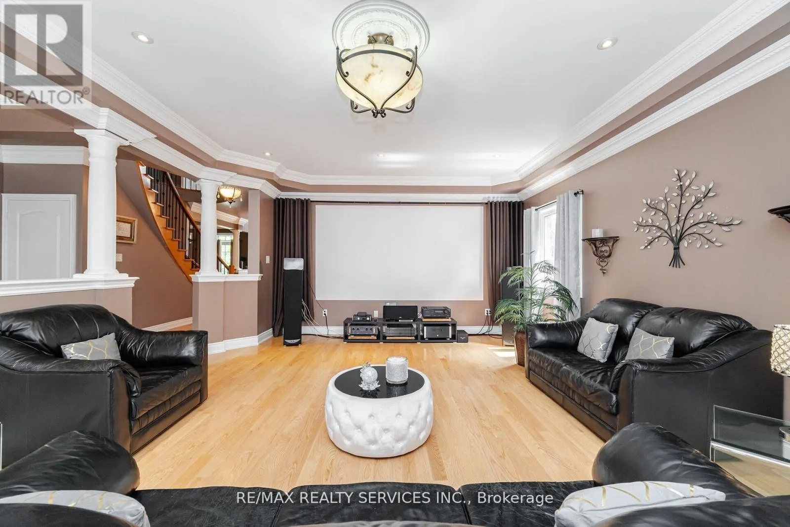 6 HUGO ROAD
