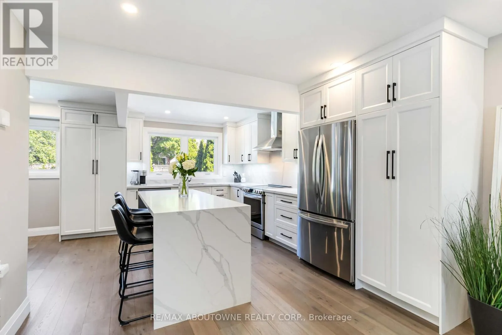 2485 WOBURN CRESCENT