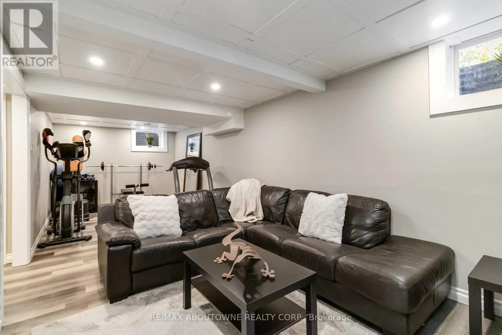 2485 WOBURN CRESCENT