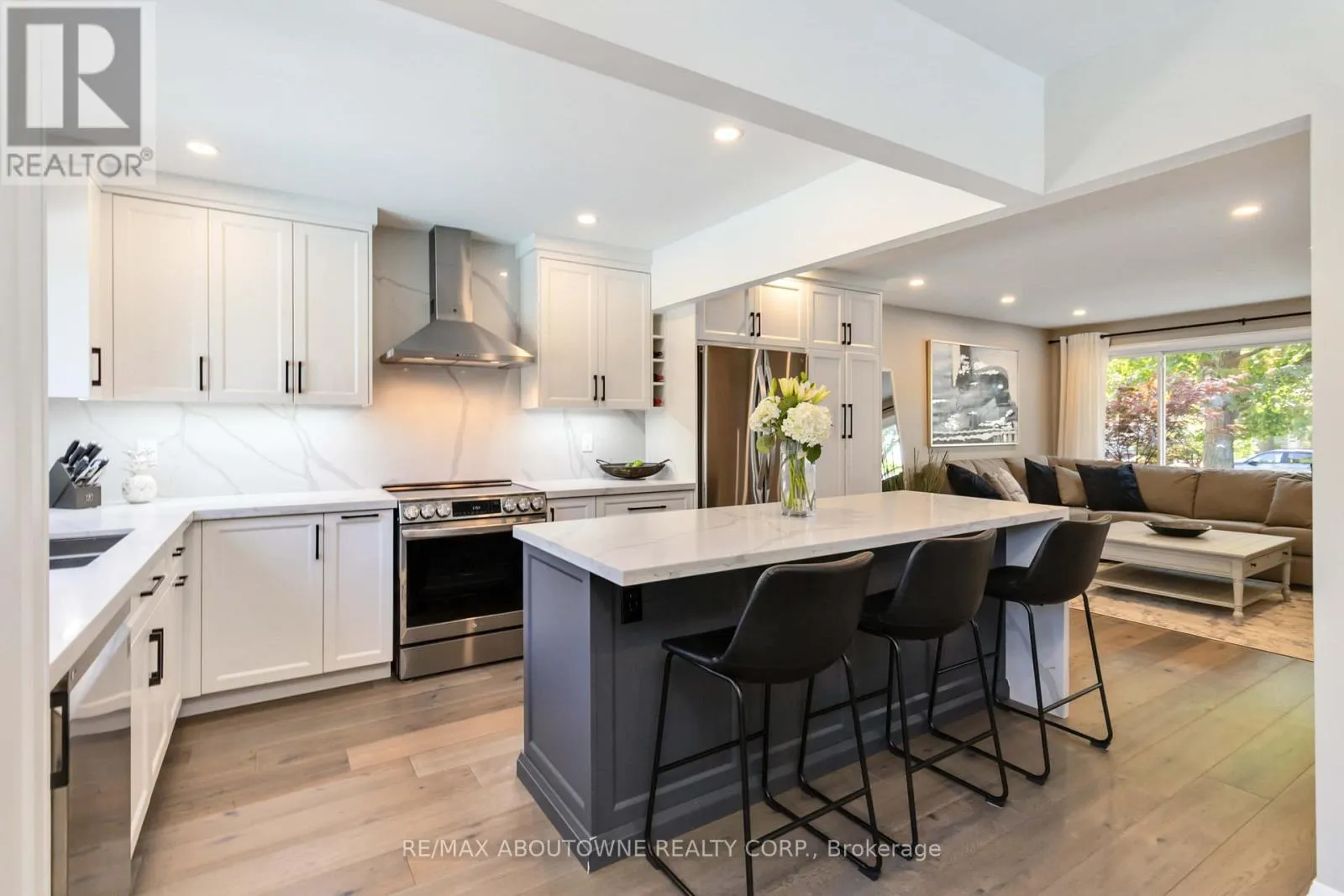 2485 WOBURN CRESCENT