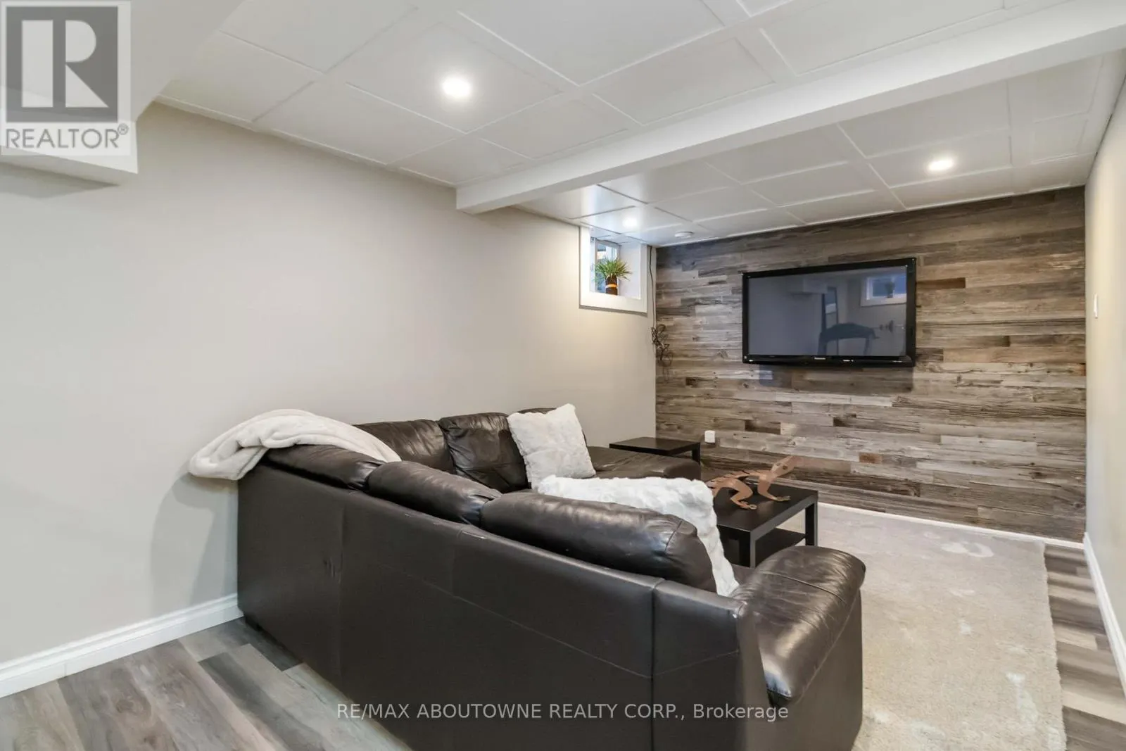 2485 WOBURN CRESCENT