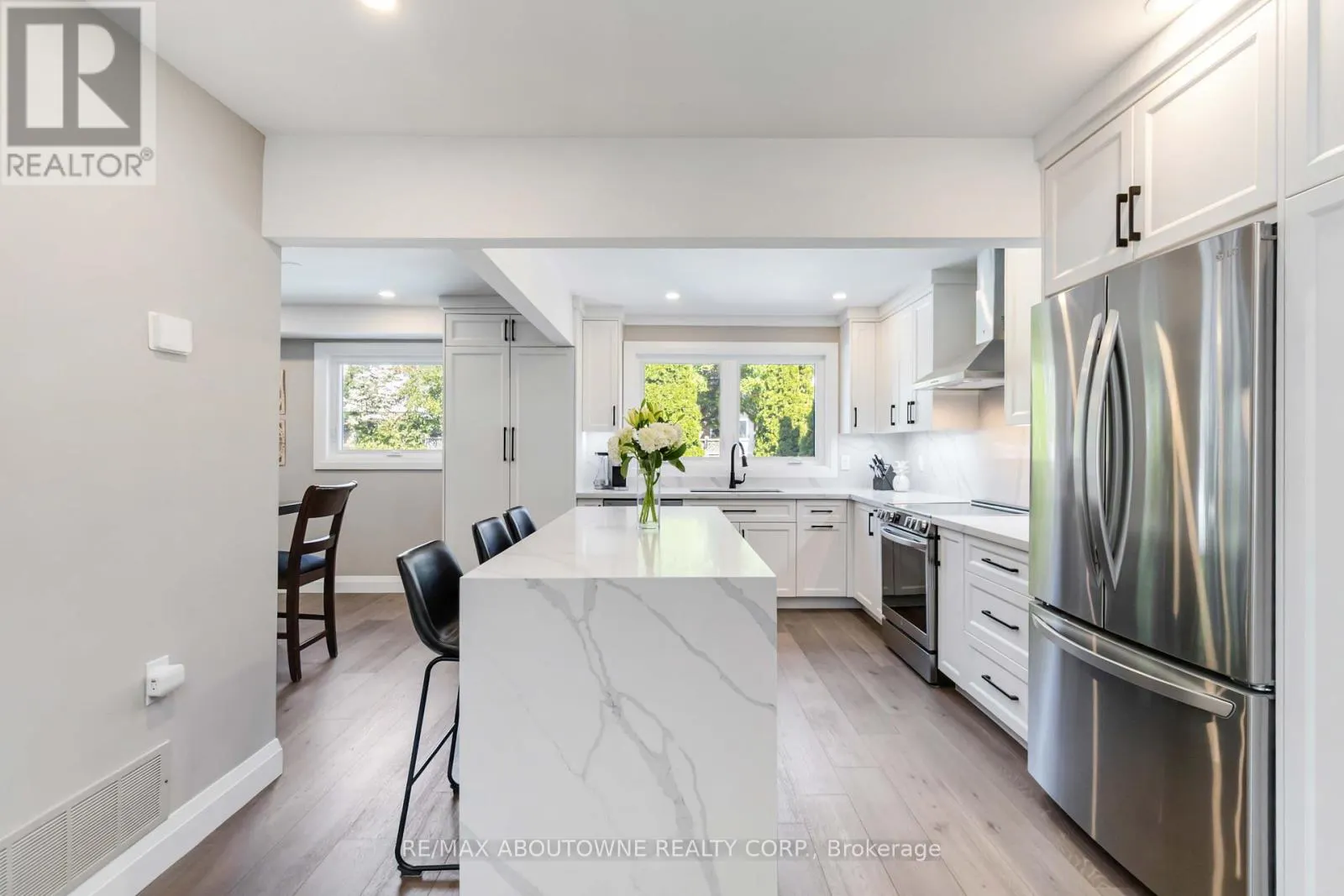 2485 WOBURN CRESCENT