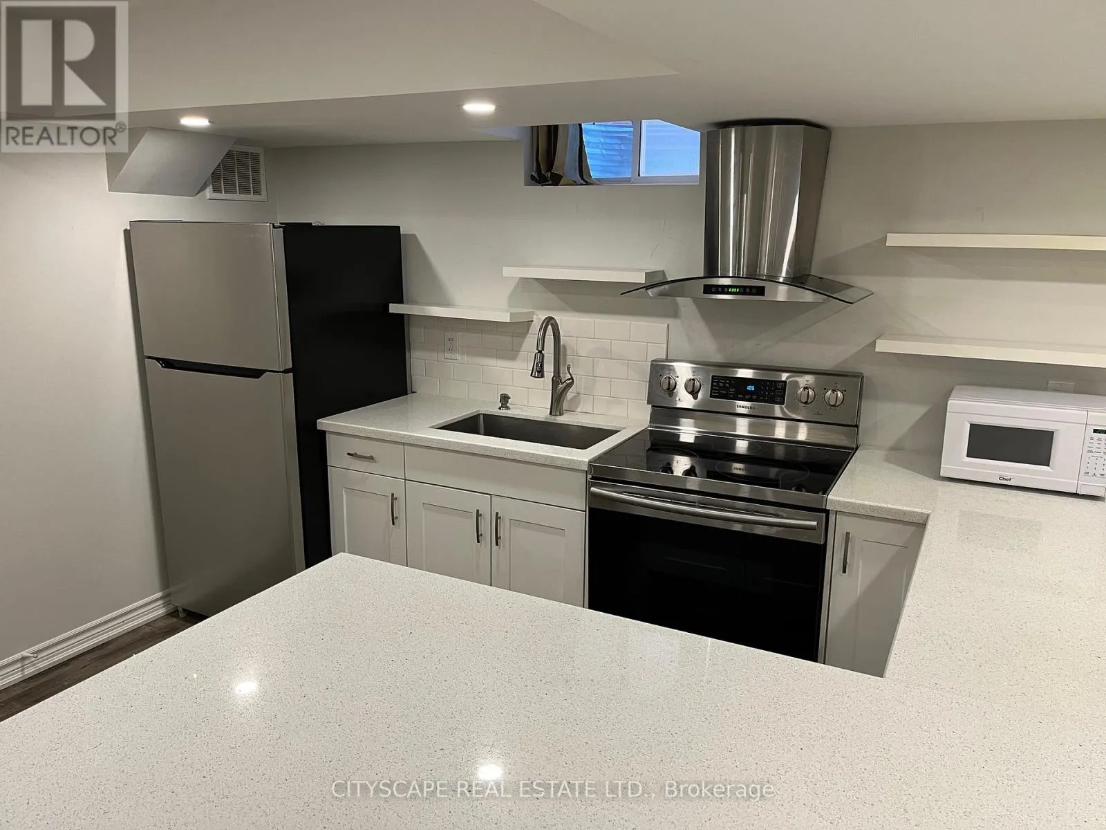 27 SEAFAIR CRESCENT