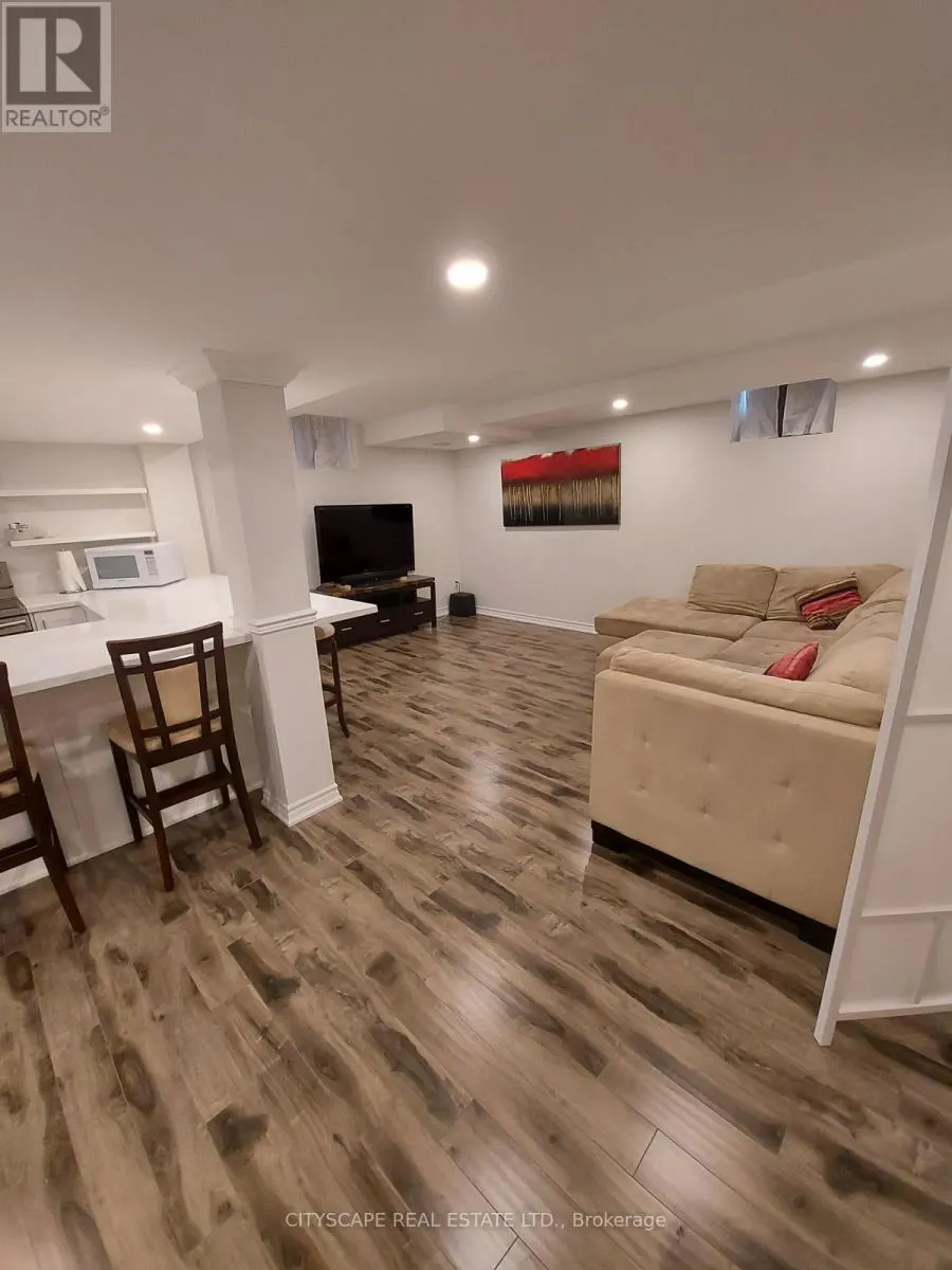 27 SEAFAIR CRESCENT
