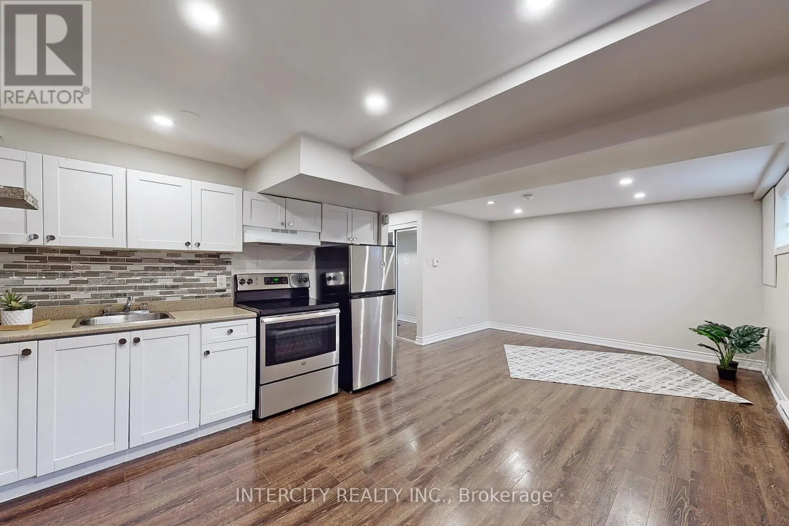 122 RUTHERFORD ROAD N