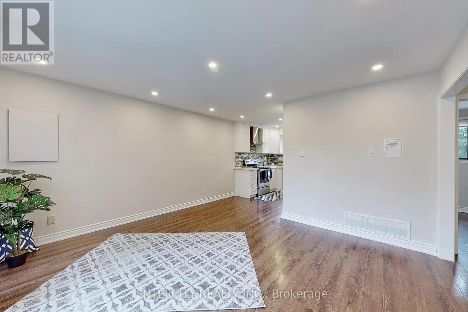 122 RUTHERFORD ROAD N