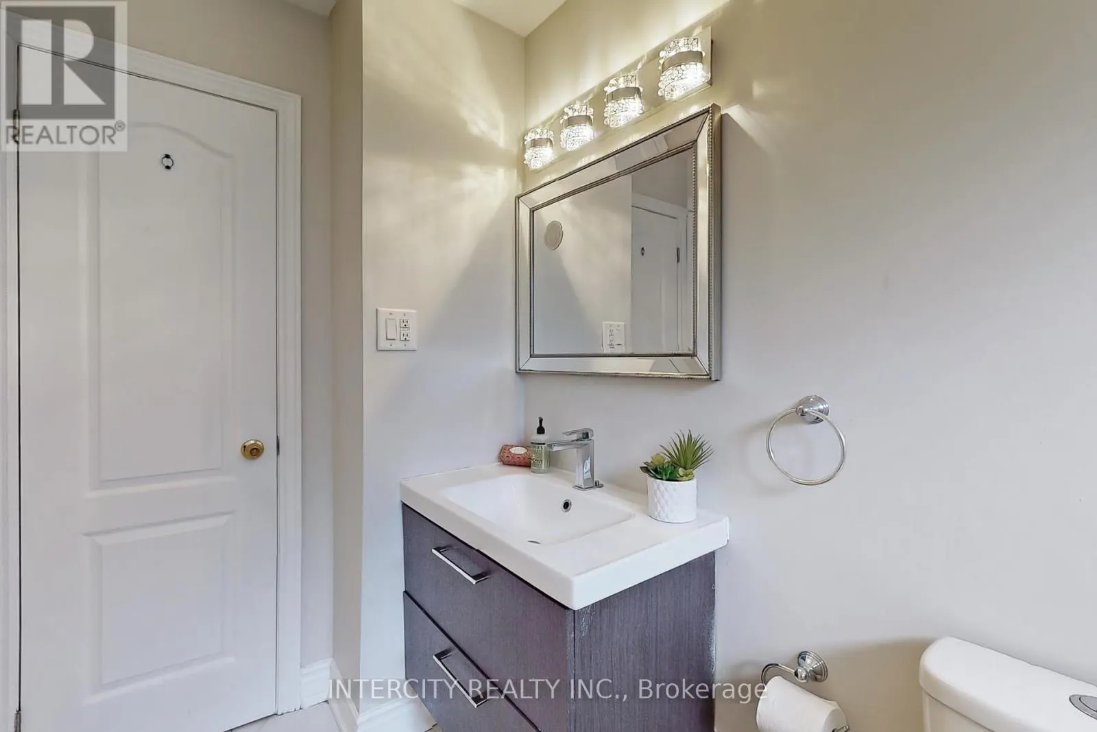 122 RUTHERFORD ROAD N