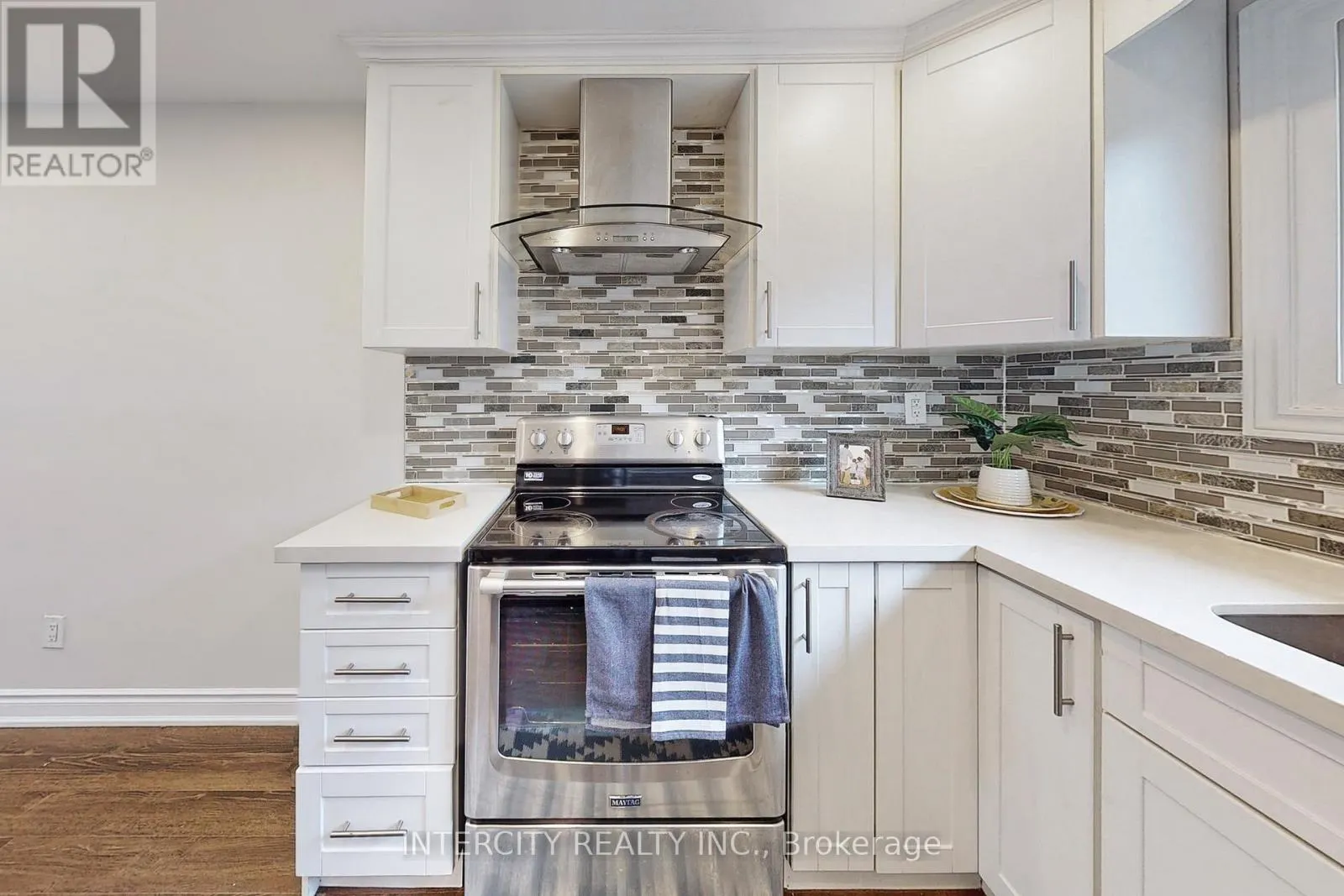 122 RUTHERFORD ROAD N
