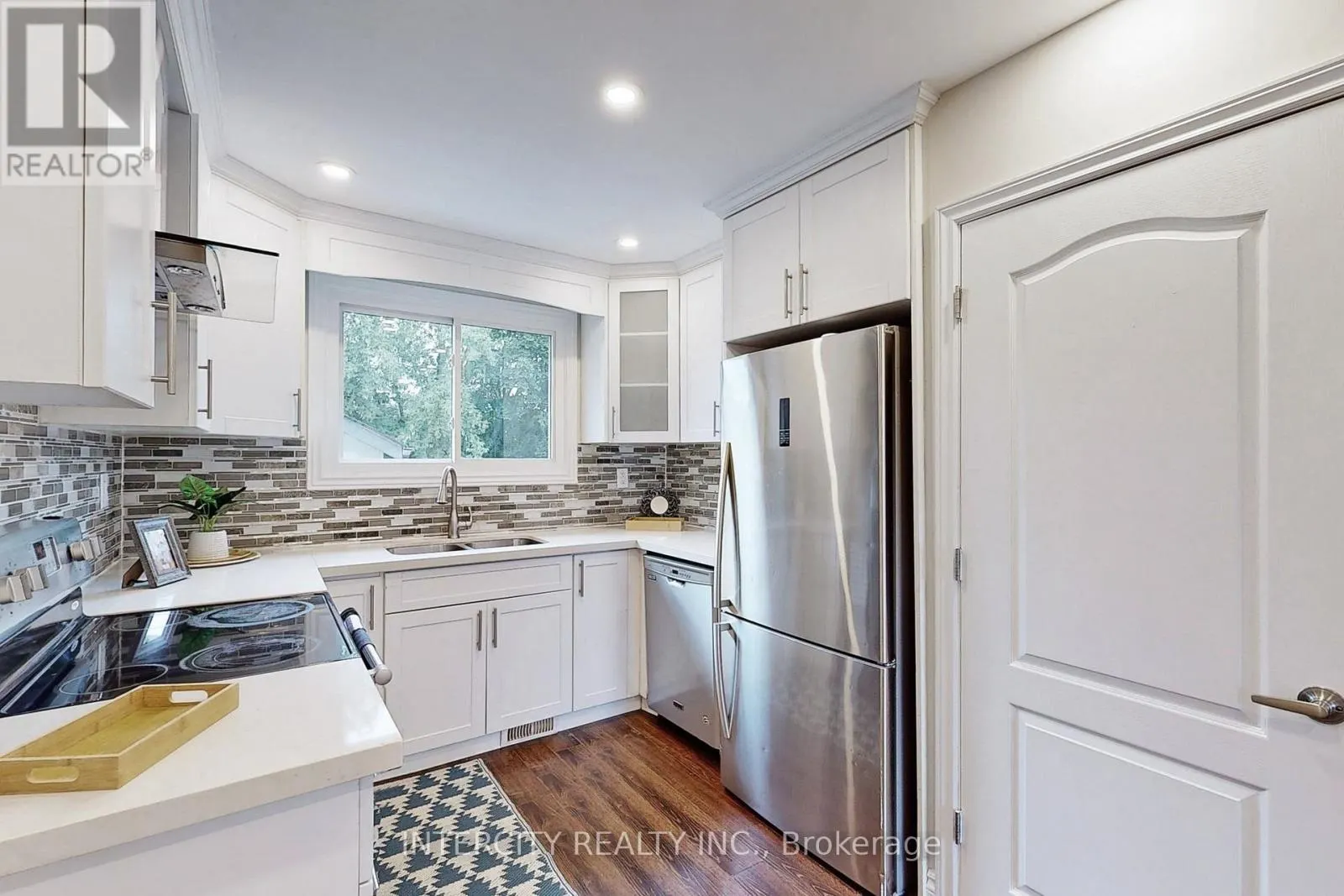 122 RUTHERFORD ROAD N