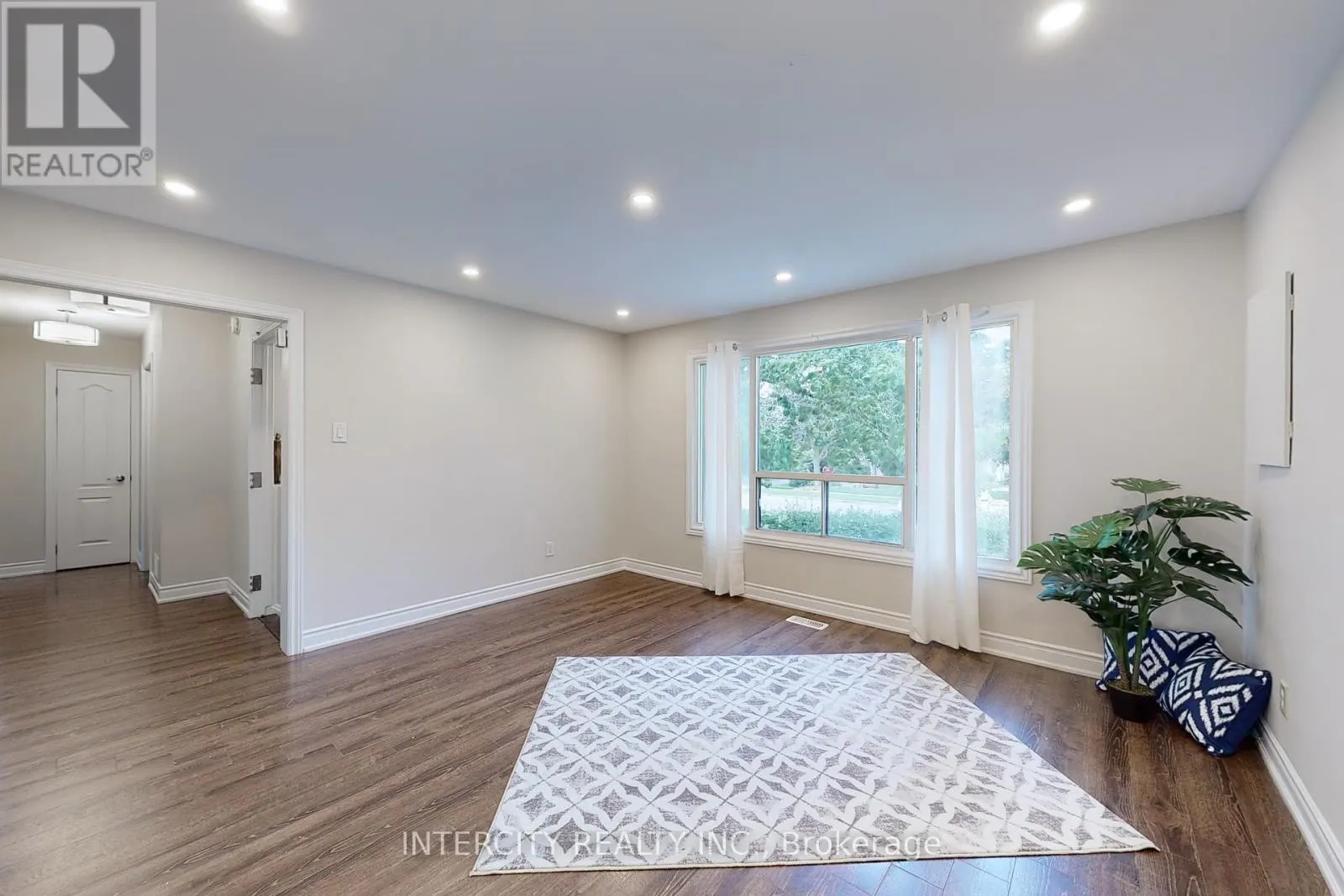 122 RUTHERFORD ROAD N