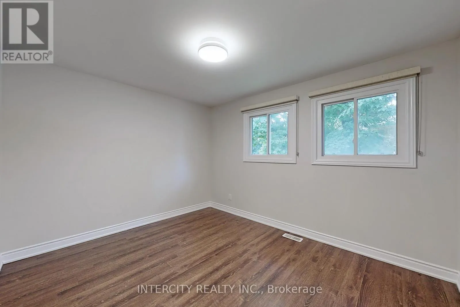 122 RUTHERFORD ROAD N