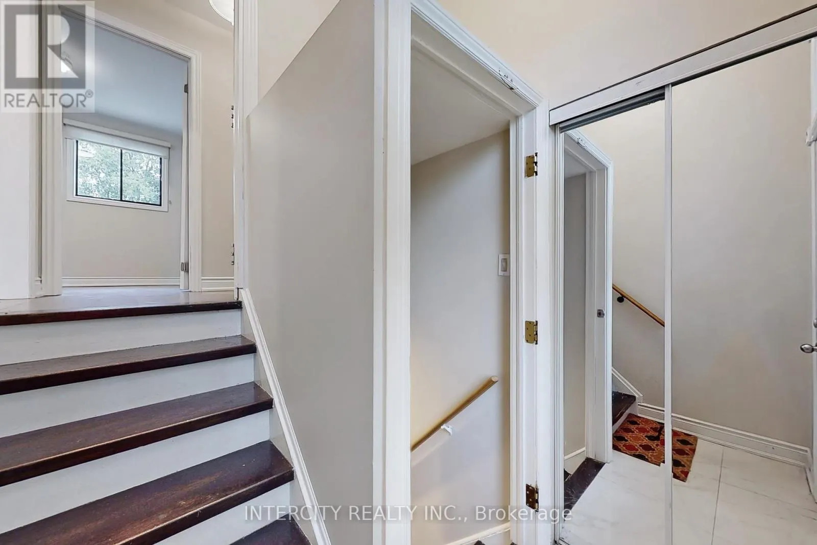 122 RUTHERFORD ROAD N