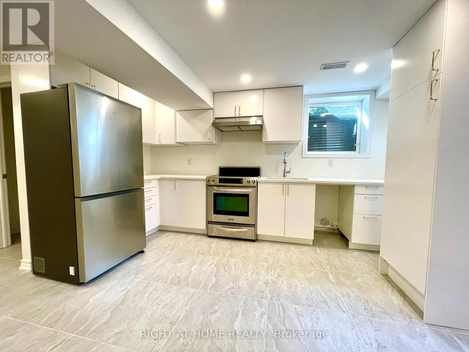 BASEMENT - 106 VIVIANS CRESCENT